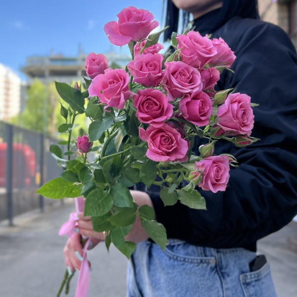 3 кустовые розы Эйлин 70 см