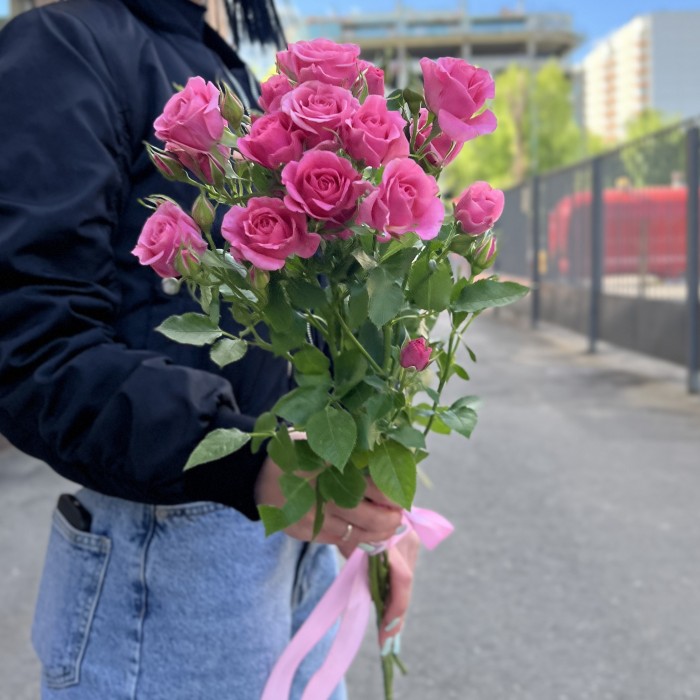 3 кустовые розы Эйлин 70 см