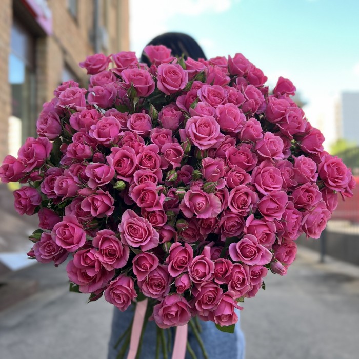 35 кустовых роз Эйлин 70 см