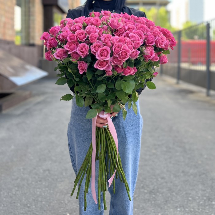 35 кустовых роз Эйлин 70 см