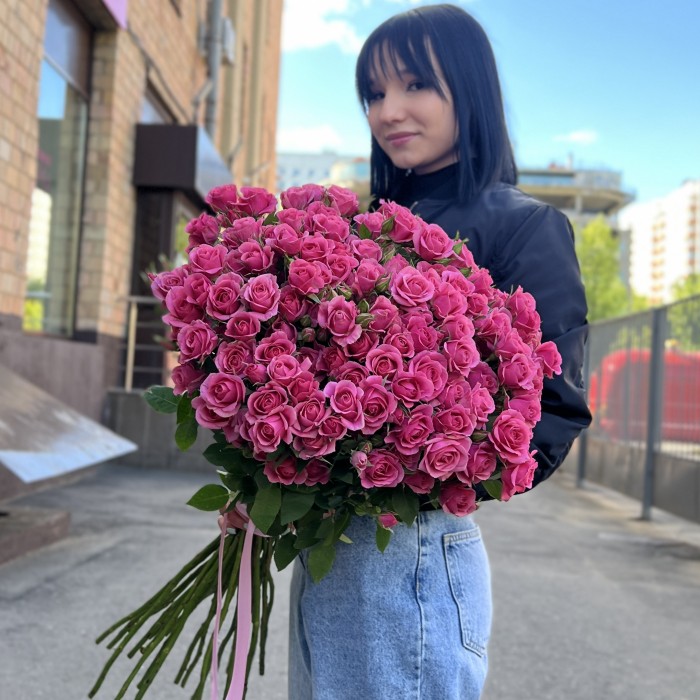 35 кустовых роз Эйлин 70 см