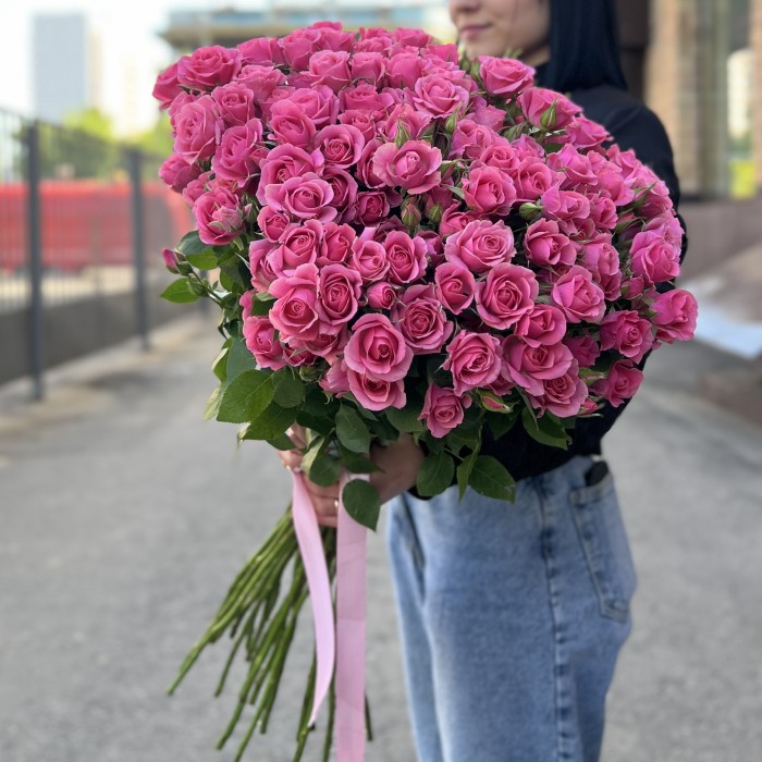 35 кустовых роз Эйлин 70 см