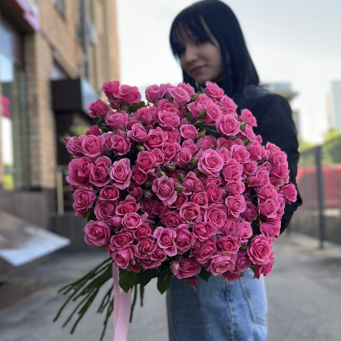 35 кустовых роз Эйлин 70 см
