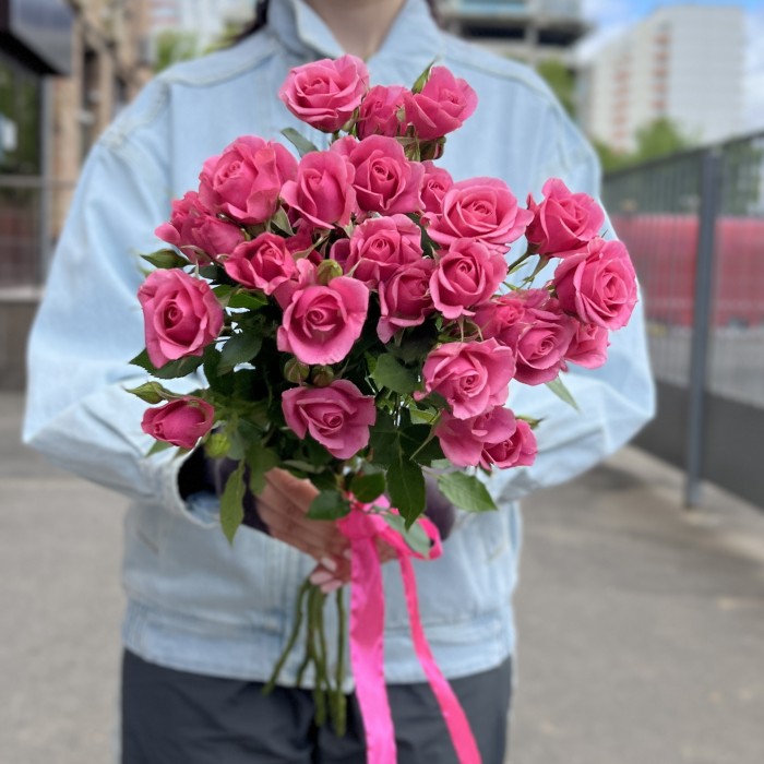 5 кустовых роз Эйлин 70 см