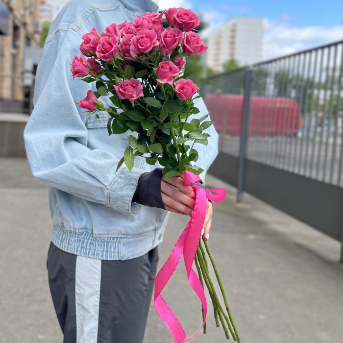 5 кустовых роз Эйлин 70 см