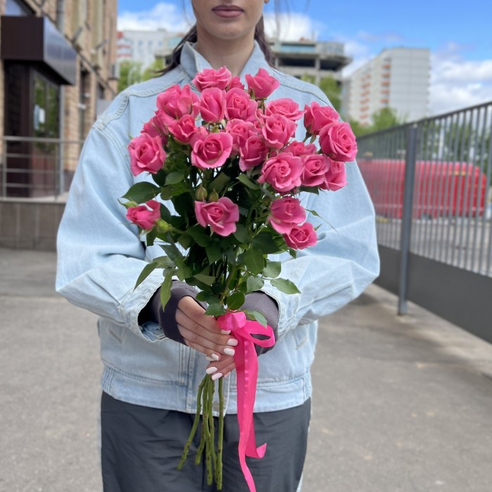 5 кустовых роз Эйлин 70 см