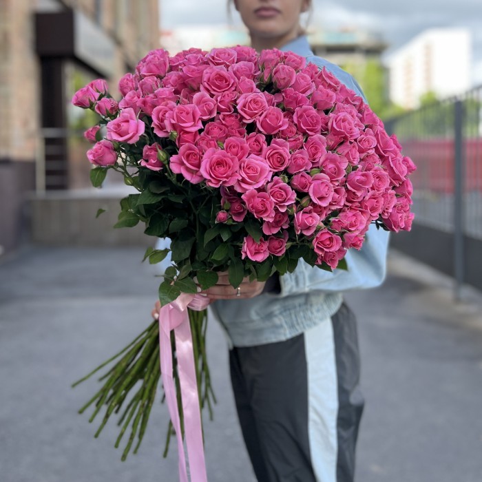 51 кустовая роза Эйлин 70 см