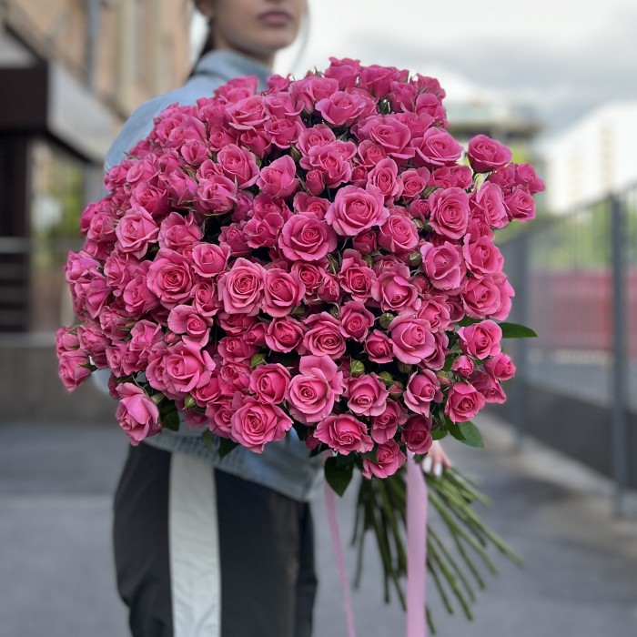 51 кустовая роза Эйлин 70 см