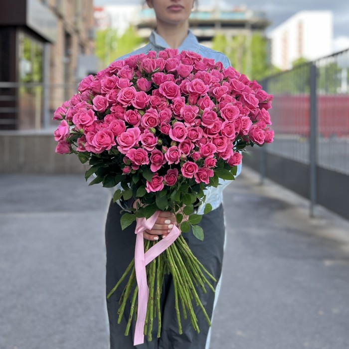 51 кустовая роза Эйлин 70 см