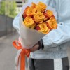 7 желто-оранжевых роз Корфу 60 см