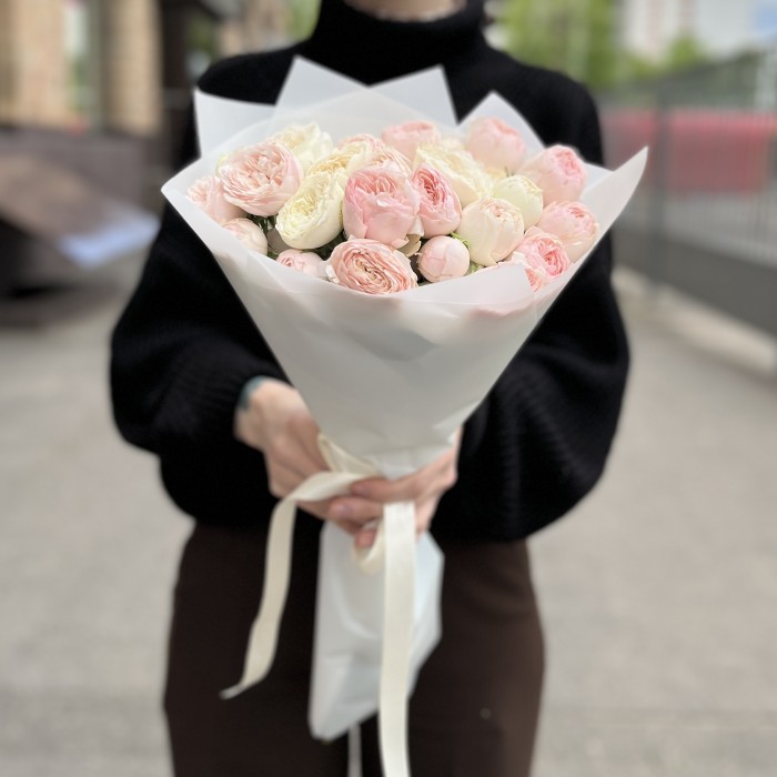 9 кустовых пионовидных роз Мансфилд парк 50см