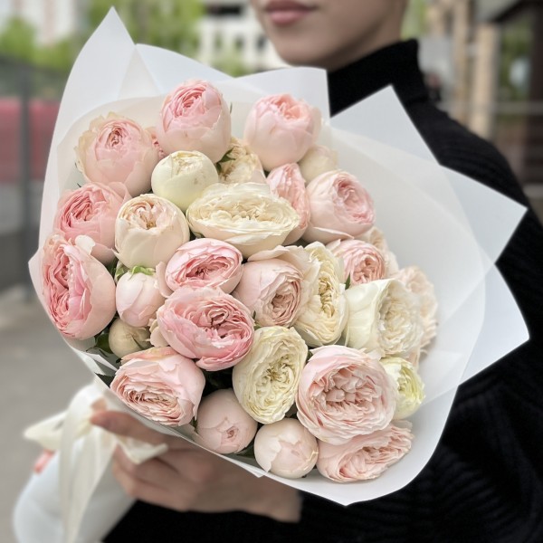 9 кустовых пионовидных роз Мансфилд парк 50см