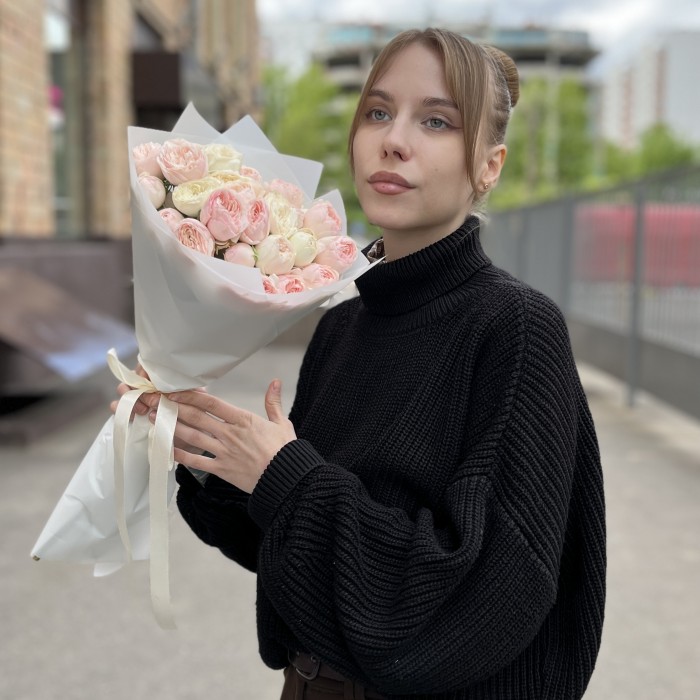 9 кустовых пионовидных роз Мансфилд парк 50см