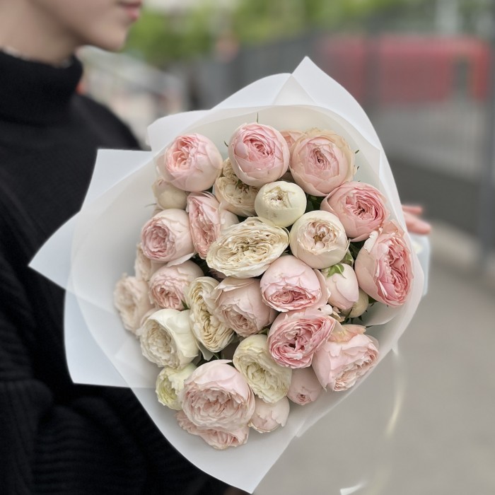 9 кустовых пионовидных роз Мансфилд парк 50см