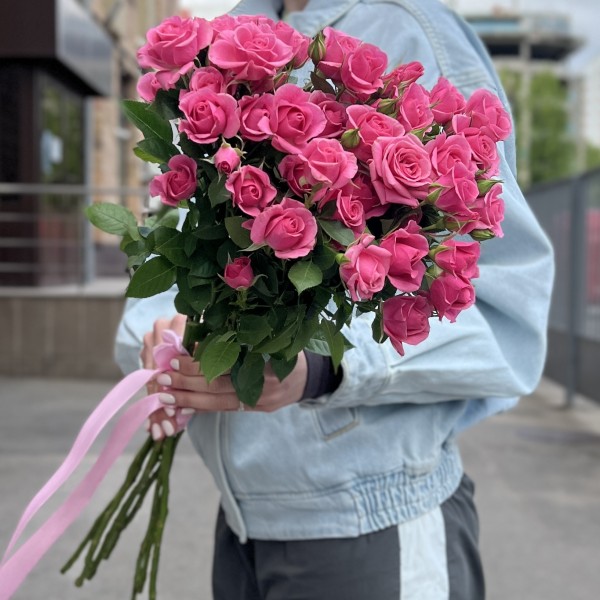 9 кустовых роз Эйлин 70 см