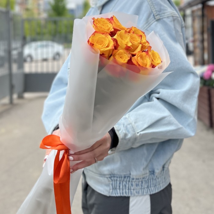 9 желто-оранжевых роз 60 см