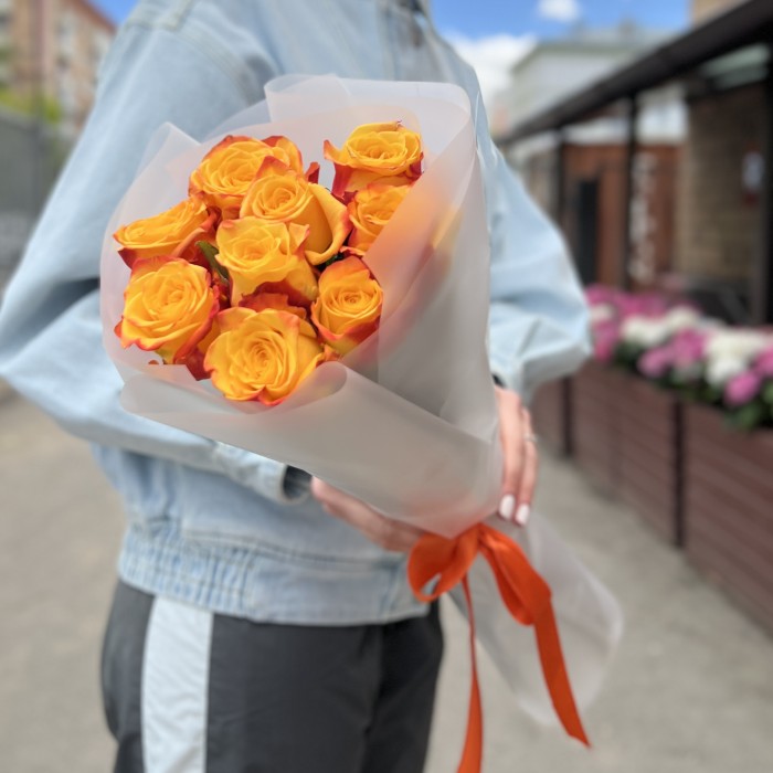 9 желто-оранжевых роз 60 см