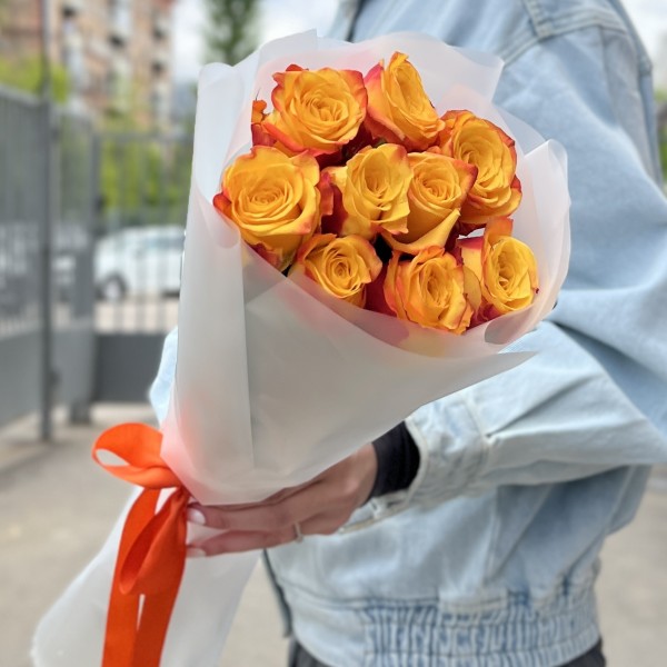 9 желто-оранжевых роз 60 см