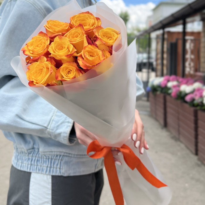 9 желто-оранжевых роз 60 см