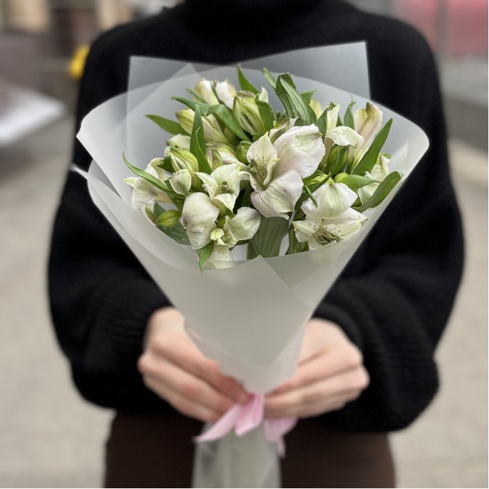 Букет из 5 бело-фиолетовых альстромерий