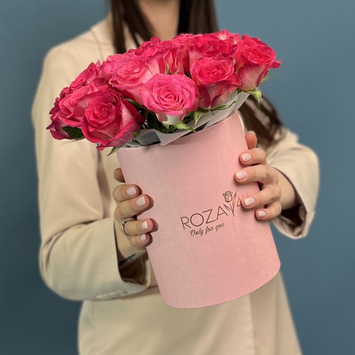 25 роз Дабл Дейт в коробке