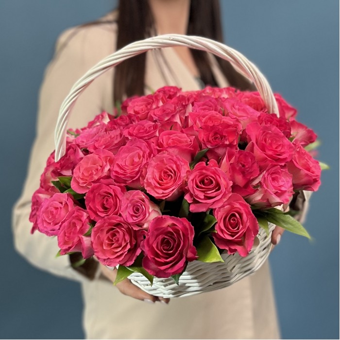 51 роза Дабл Дейт в корзине