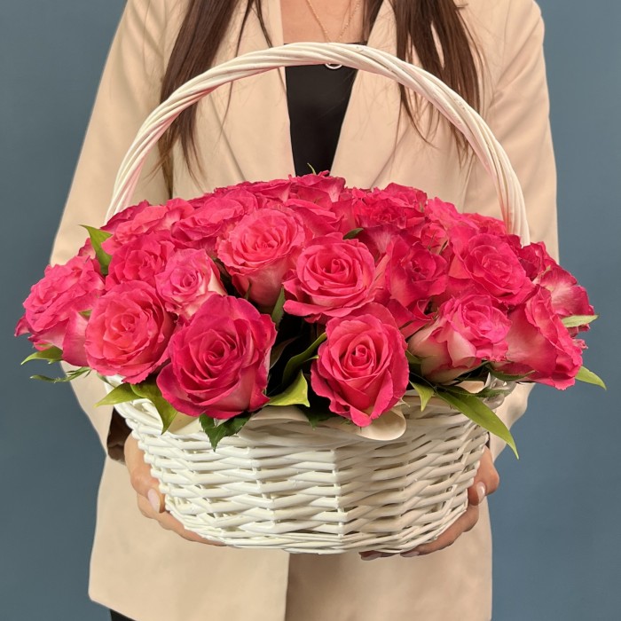 51 роза Дабл Дейт в корзине