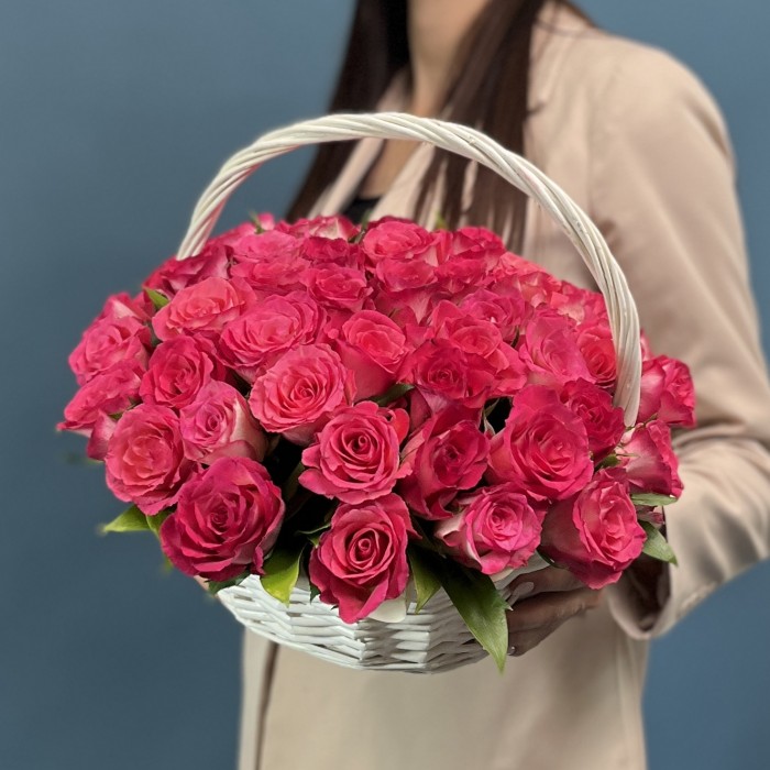 51 роза Дабл Дейт в корзине