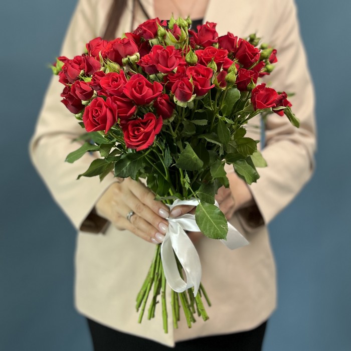 Кустовая красная роза Рубикон 40 см