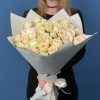 15 кустовых персиково-зеленых роз Павлова 50 см