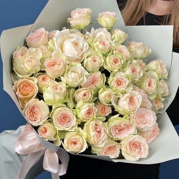 15 кустовых персиково-зеленых роз Павлова 50 см