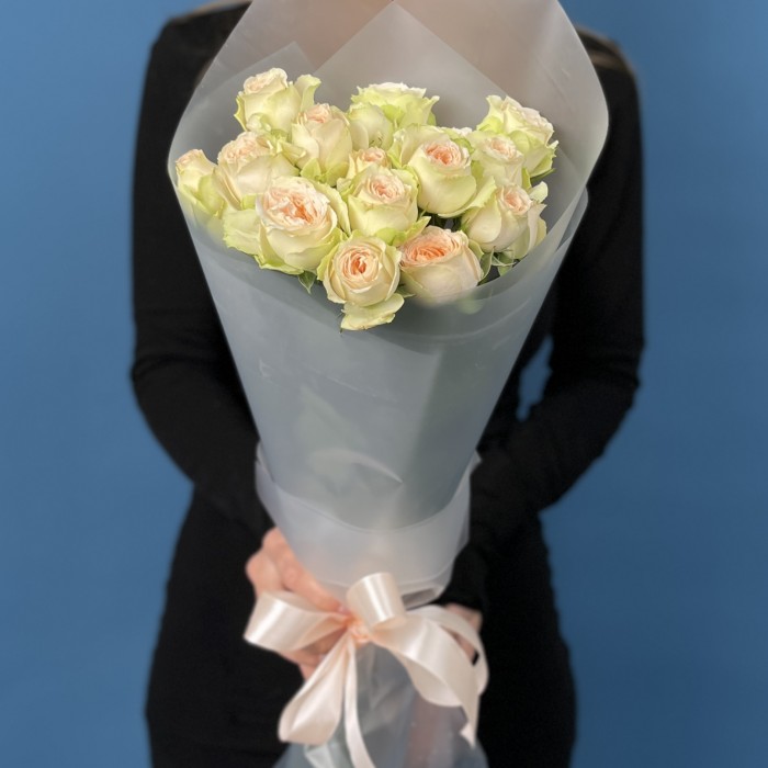 5 кустовых персиково-зелёных роз Павлова 50 см