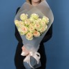 5 кустовых персиково-зелёных роз Павлова 50 см