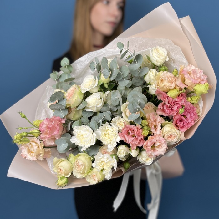 Букет с розами Искра Нежности