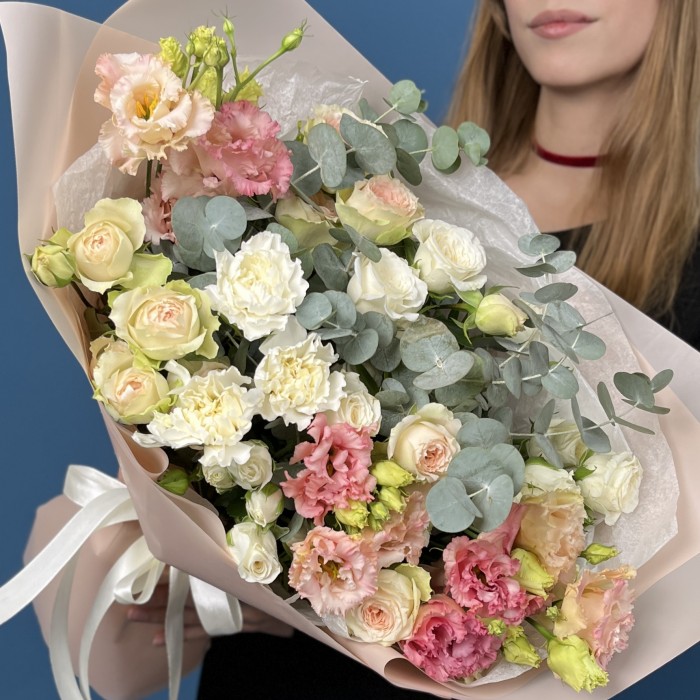 Букет с розами Искра Нежности