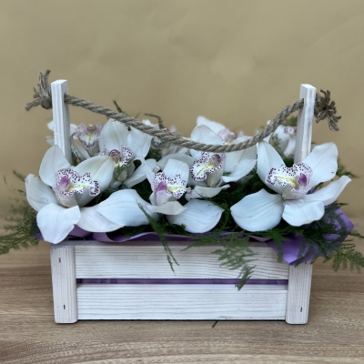 Букет дня в деревянном ящике Очарование