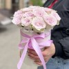 15 нежных сиреневых роз в коробке