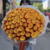 101 желто-оранжевая роза Корфу 60 см