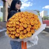 101 желто-оранжевая роза Корфу 60 см