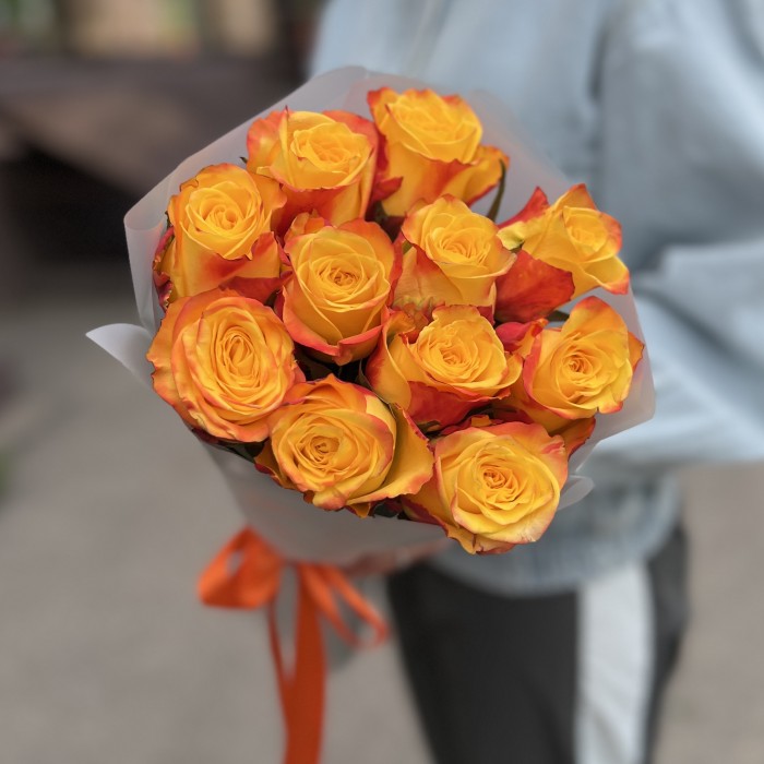 11 ярких роз Корфу 60 см