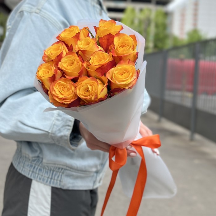 11 ярких роз Корфу 60 см