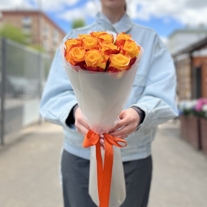 11 ярких роз Корфу 60 см