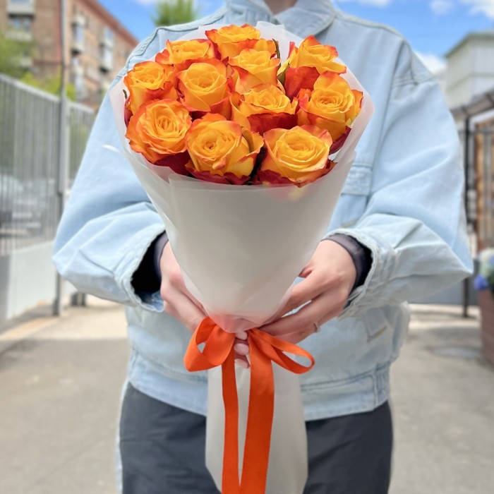 11 ярких роз Корфу 60 см