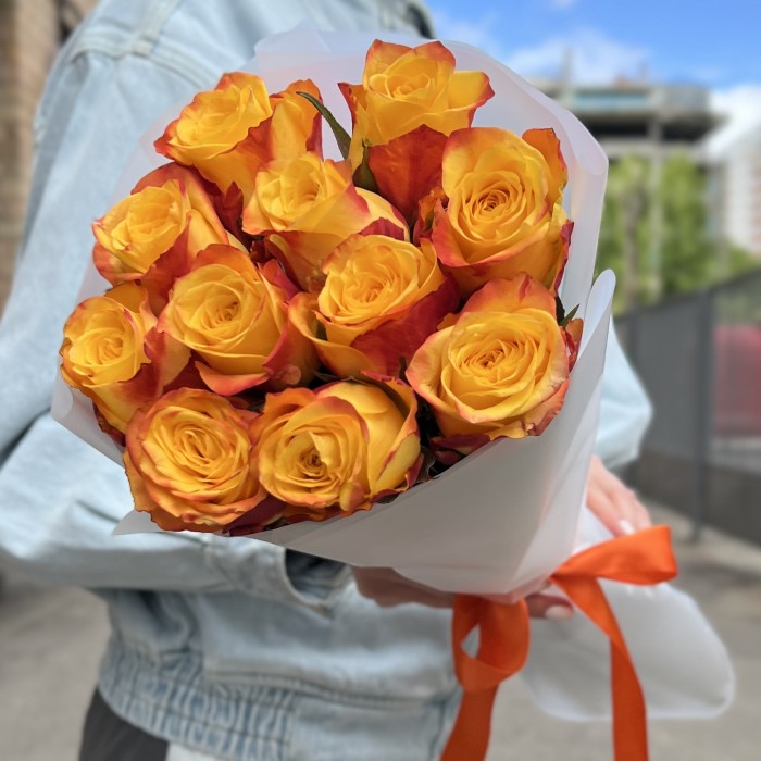 11 ярких роз Корфу 60 см