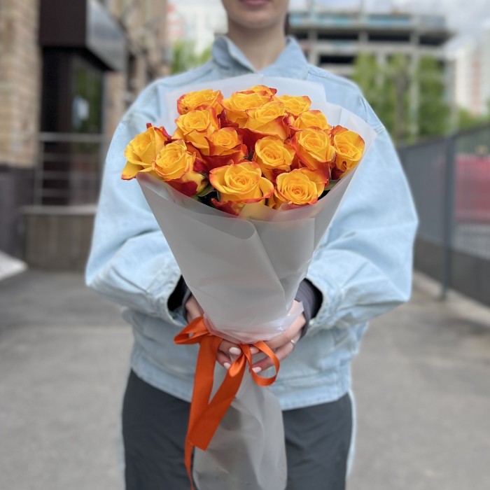 15 ярких роз Корфу 60 см