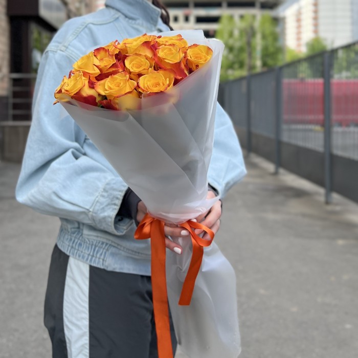 15 ярких роз Корфу 60 см