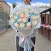 25 радужных розово-бело-голубых роз 70 см