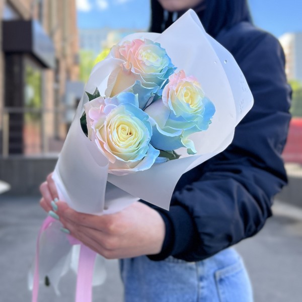 3 радужные розово-голубые розы 60 см