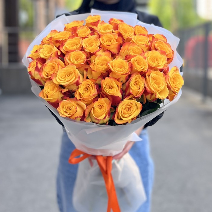 35 ярких роз Корфу 60 см