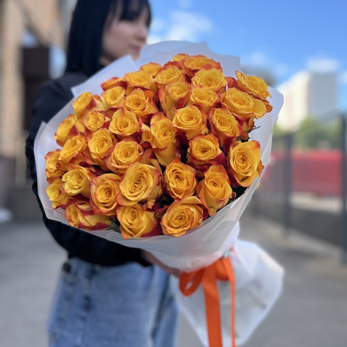 35 ярких роз Корфу 60 см